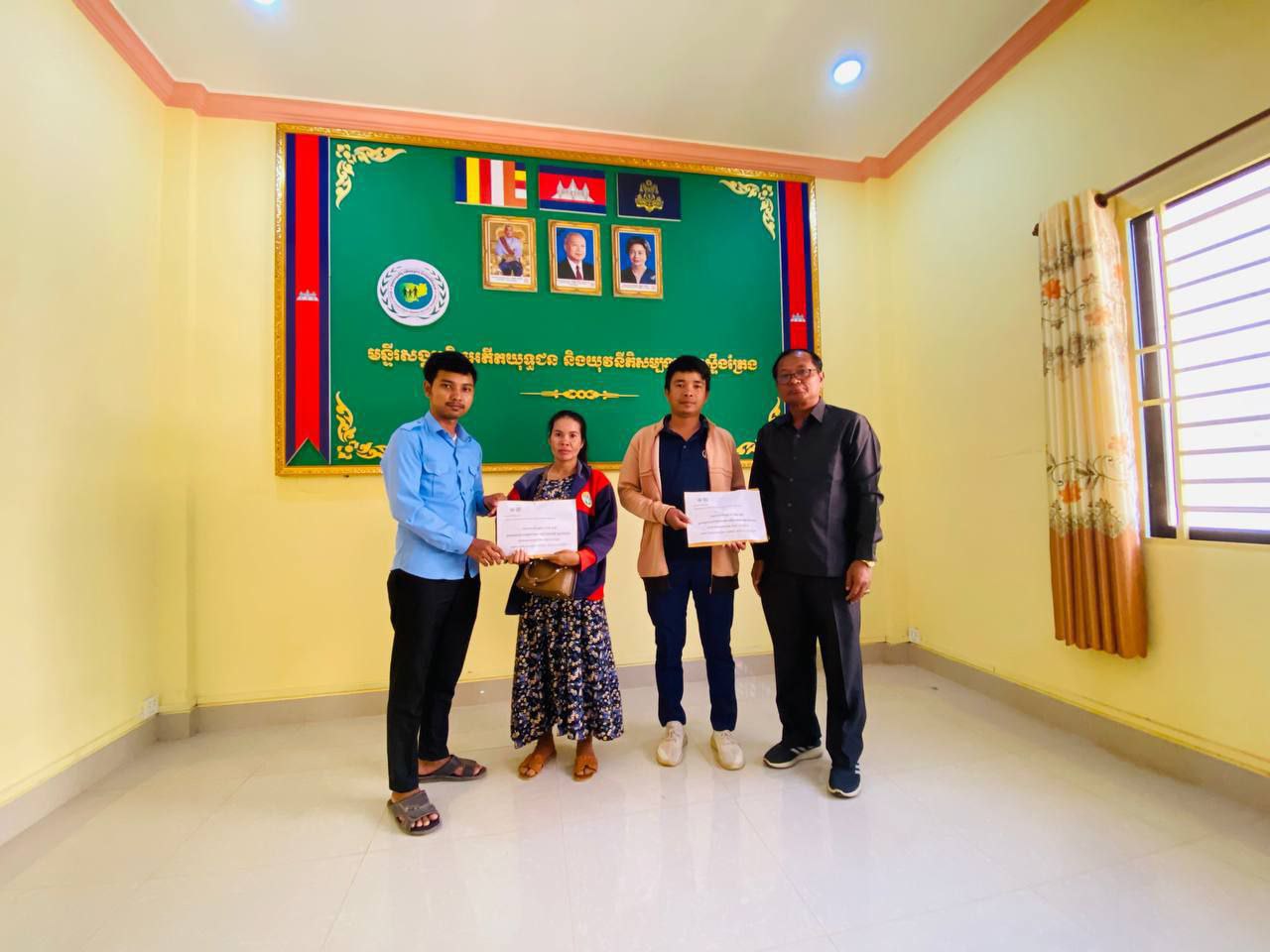 Families of Deceased Retired Officials in Stung Treng Receive Policy Money