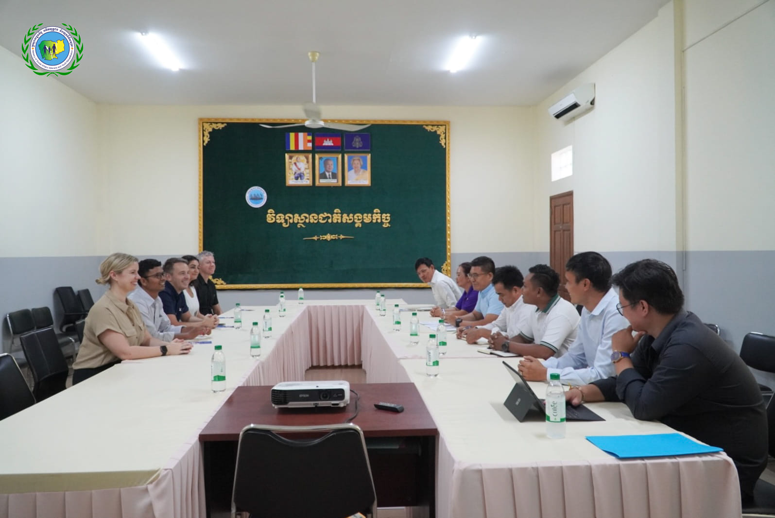 កិច្ចប្រជំុំសំណេះសំណាល និងរិតចំណងមិត្តភាព ​អ្នកគ្រប់គ្រងប្រទេសសម្រាប់ការថែទាំកុមារ (country manager for Care for Children) និងសាស្ត្រាចារ្យមកពីសកលវិទ្យាល័យចក្ខុភពអង់គ្លេស