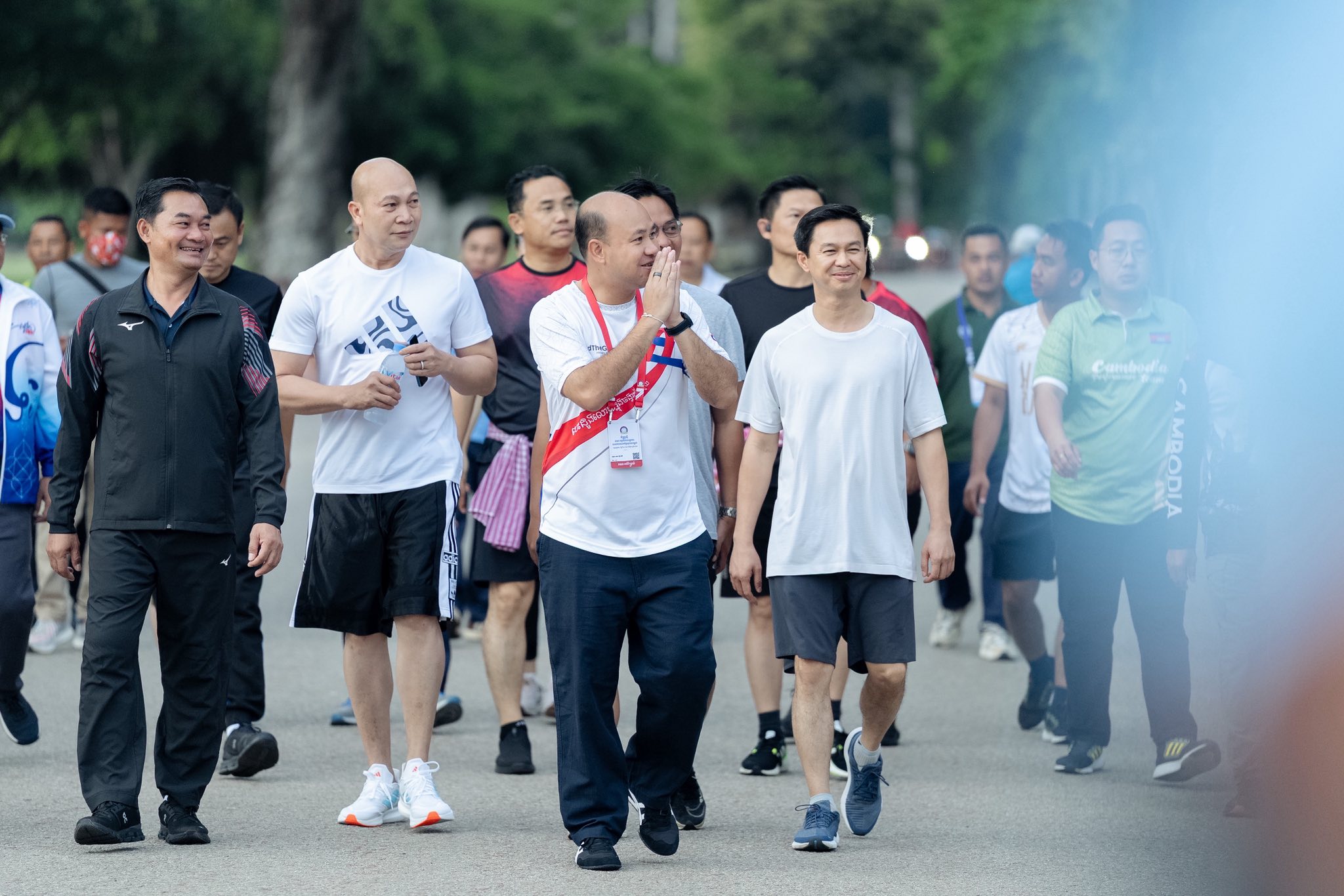 ការប្រកួតស្មារតីក្រុមដោយថ្មើរជើង ពីប្រាសាទអង្គរវត្ត ឆ្ពោះទៅទីលានជល់ដំរី និងកម្មវិធីកសាងស្មារតីក្រុម ក្នុងបេសកកម្ម «យើងរួបរួម យើងឈ្នះ»