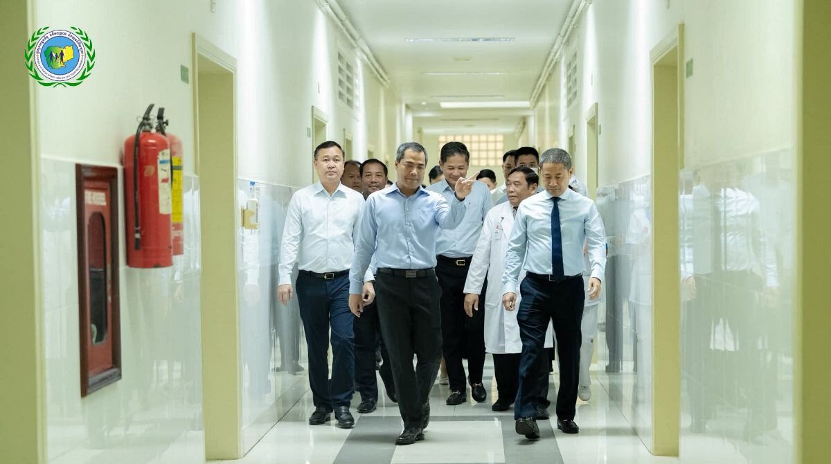 ឯកឧត្តម ជា សុមេធី រដ្ឋមន្ត្រីក្រសួងសង្គមកិច្ច អតីតយុទ្ធជន និងយុវនីតិសម្បទា និងថ្នាក់ដឹកនាំ នៃក្រសួងស.អ.យ. បានចុះសួរសុខទុក្ខវីរកងទ័ព