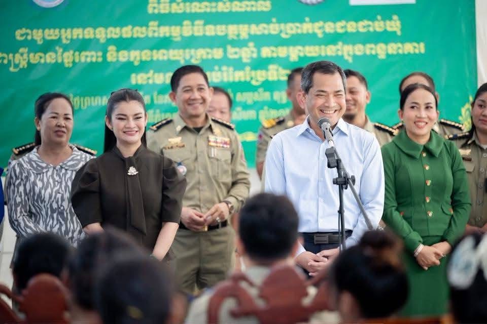 ឯកឧត្តម ជា សុមេធី រដ្ឋមន្ត្រីក្រសួងសង្គមកិច្ច អតីតយុទ្ធជន និងយុវនីតិសម្បទា និង លោកជំទាវ ជា ផល្គុន ព្រមទាំងថ្នាក់ដឹកនាំក្រសួង ស.អ.យ. បានជួបសំណេះសំណាលសួរសុខទុក្ខ បងប្អូនជនជាប់ឃុំជាស្ត្រីមានផ្ទៃពោះ និងកូនតាមម្ដាយអាយុក្រោម ២ឆ្នាំ